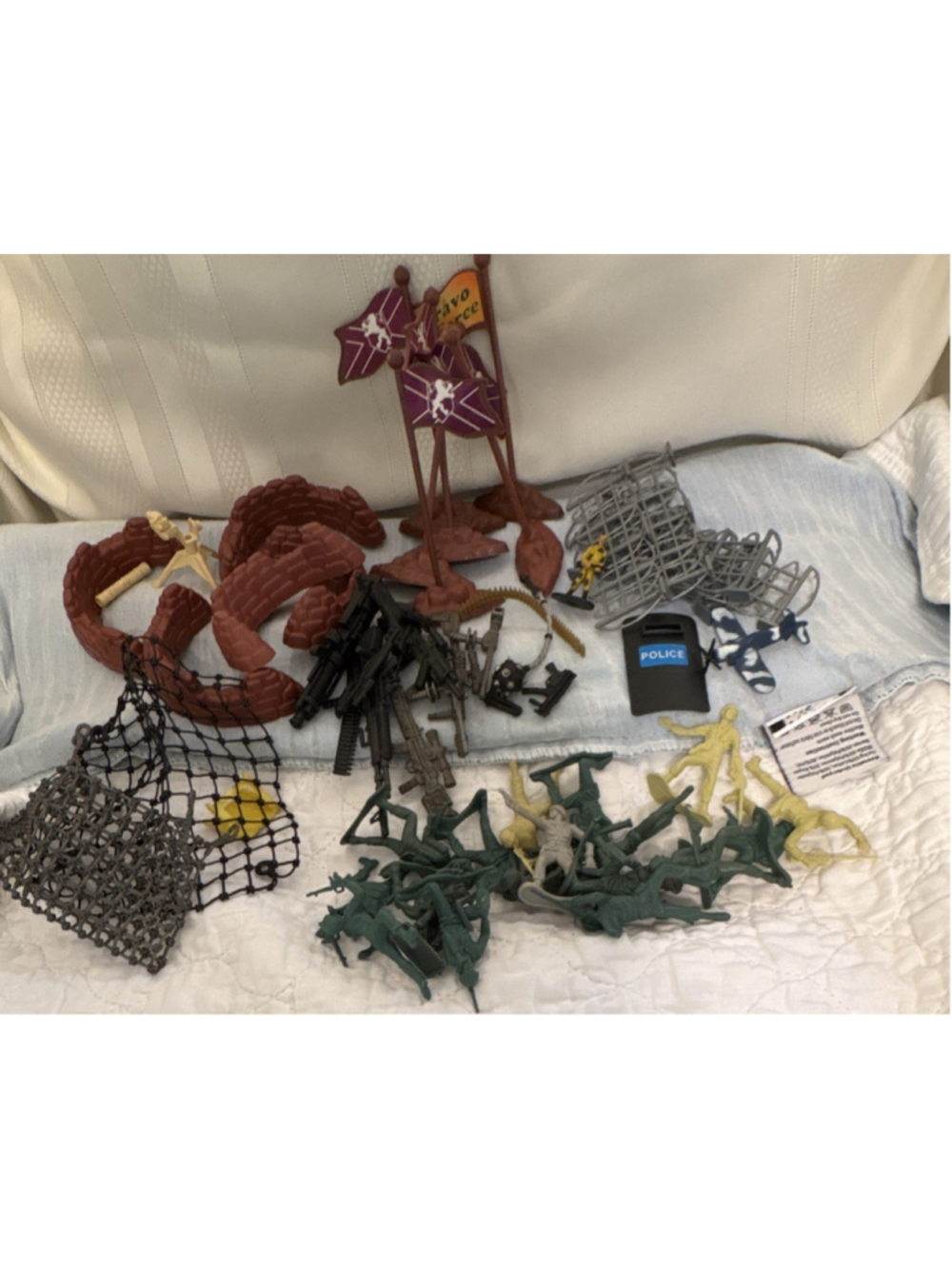 Plastic Infantry Toy Soldier Figures Lot w/ Weapons, Barricades, Nets, Flags